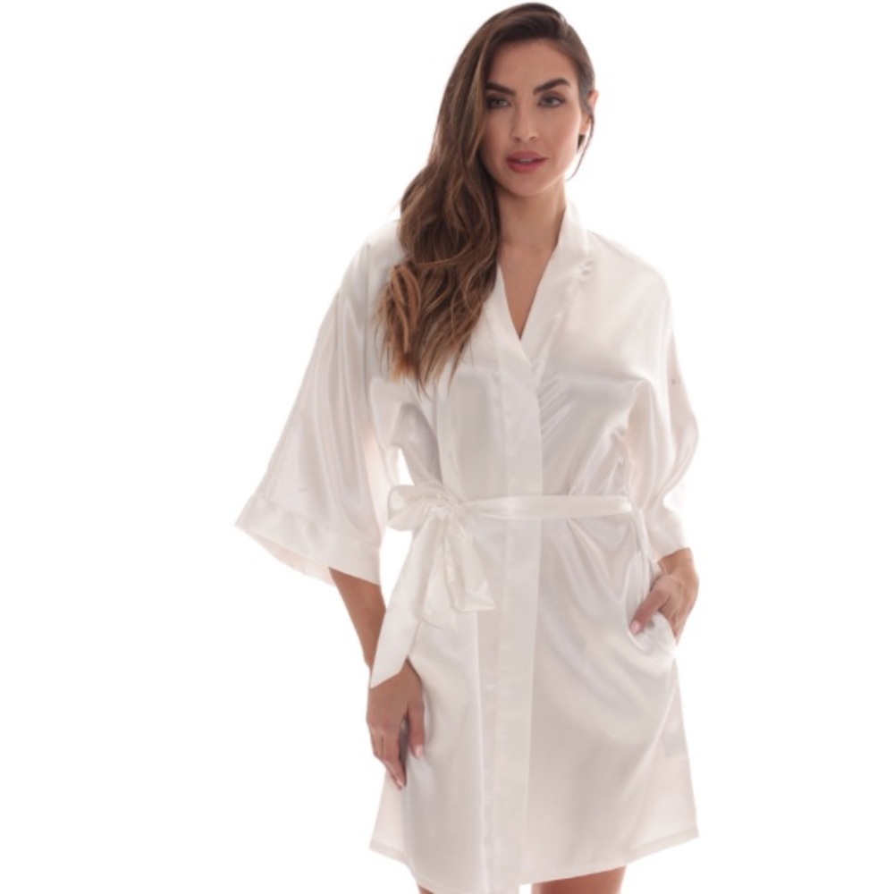 NWT Veami white kimono robe with "bride" rhinestone  size small wedding Bride